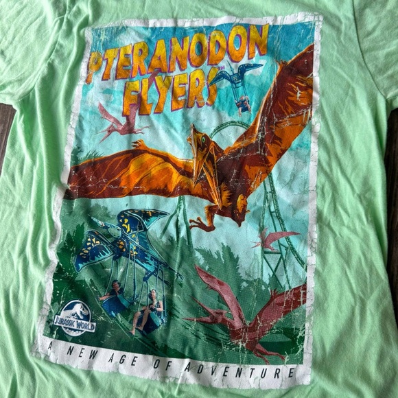 Universal Studios Jurassic World Pteronodon Flyers Graphic Tee T-Shirt Size S - Picture 2 of 3